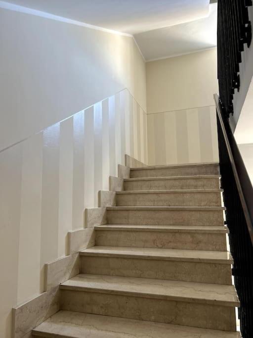 Апартаменты Attico In Piazza Matteotti Дезенцано-дель-Гарда Экстерьер фото